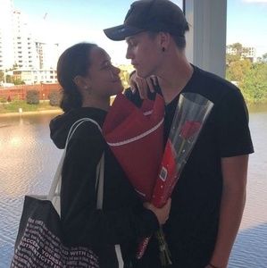 Meet your Posher, Phoenix